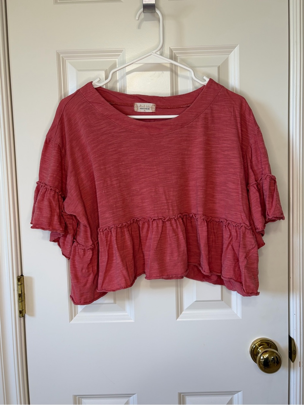 Altar'd State Coral-Pink Ruffle Hem Crop Top size xl